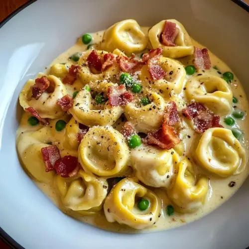 Cremige italienische Tortellini Carbonara