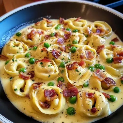 Cremige italienische Tortellini Carbonara